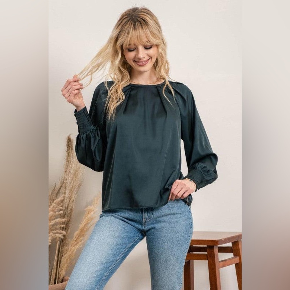 Blu Pepper satin crew neck button cuff blouse hunter green Size M NWT